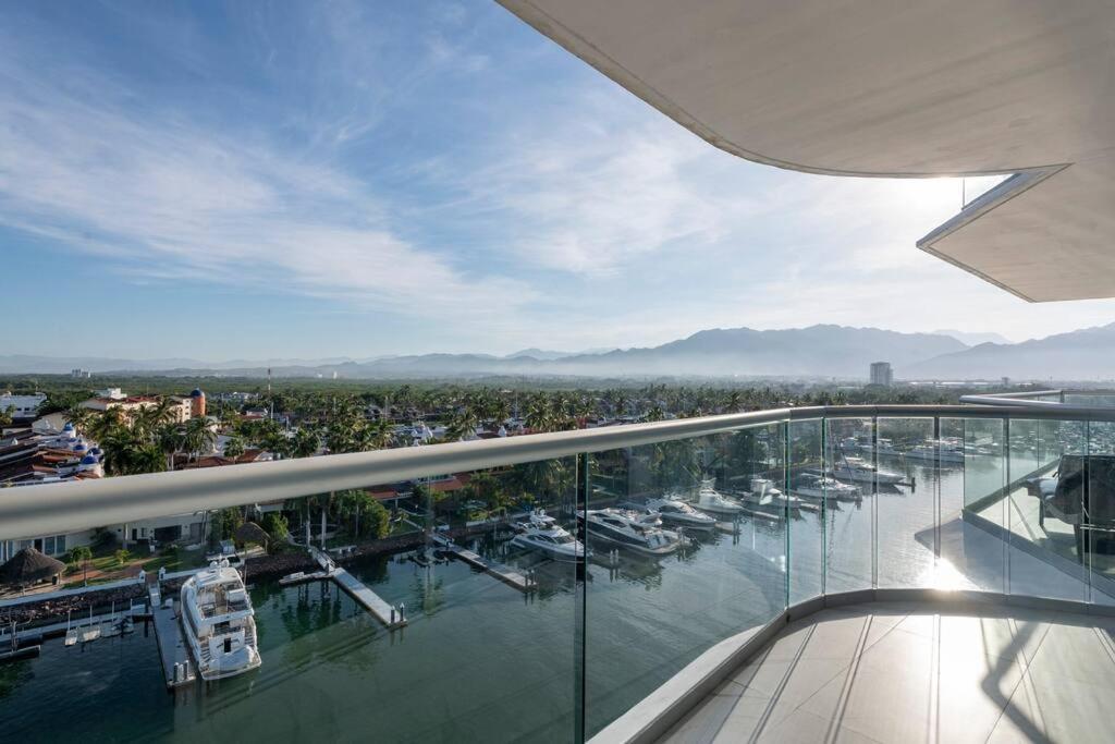 Luxury Condo On The Marina Пуэрто-Вальярта Экстерьер фото